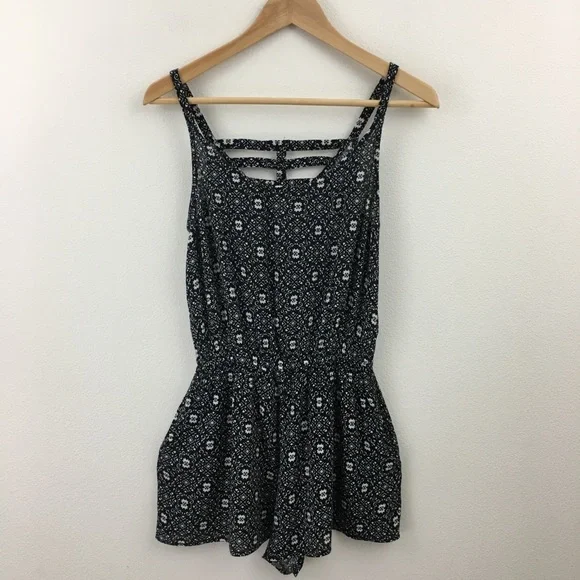 Shorts Romper with Pockets - Picture 4 of 10